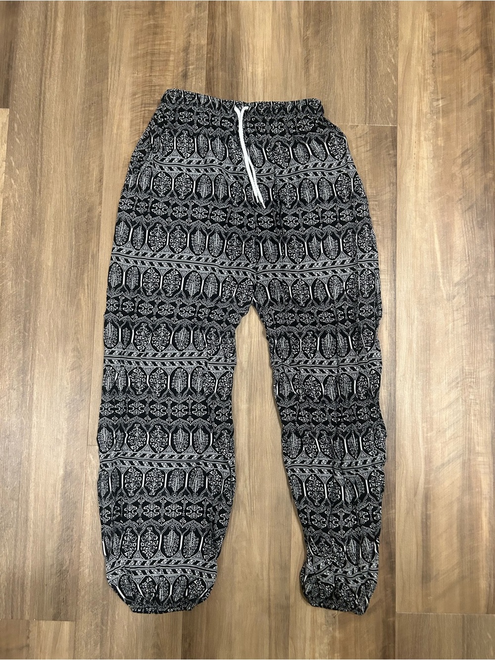 Women's Black & White Patterned Jogger Pants